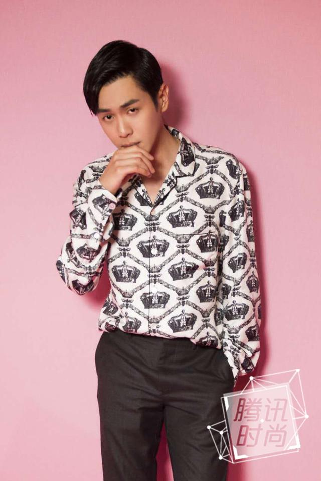 维密后台!张若昀直播大表姐剪头发、奚梦瑶美