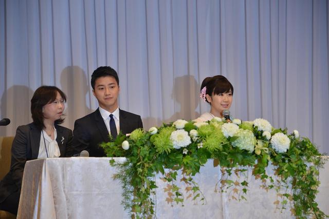 福原爱、江宏杰亮相新婚发布会 BLOVES定制婚戒抢镜