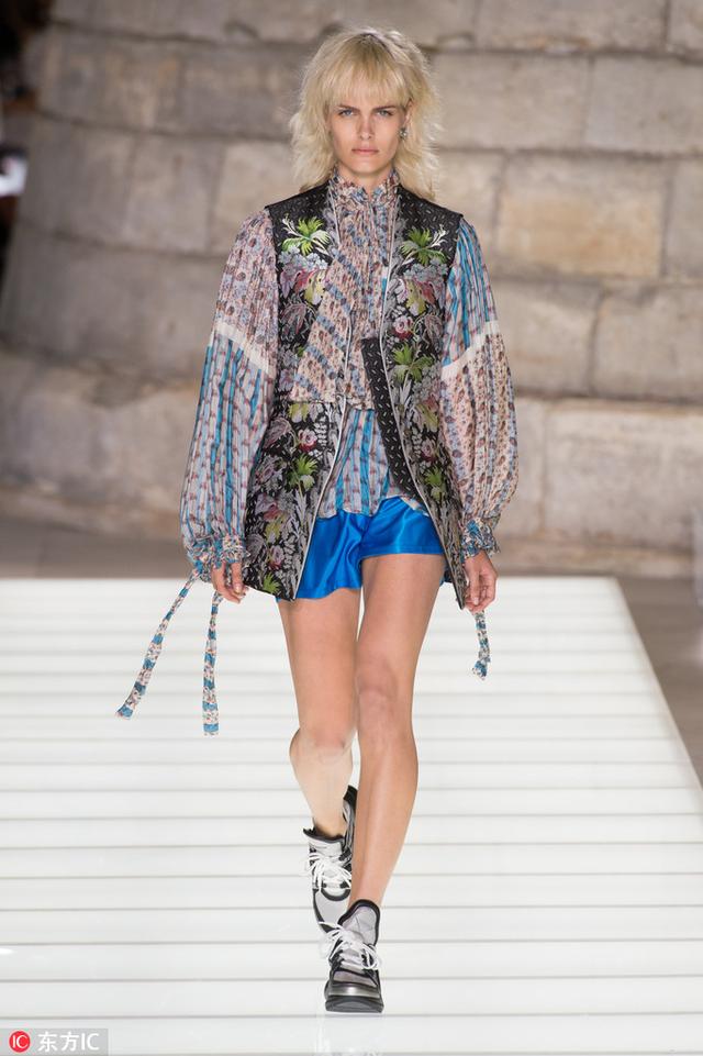 跟着刘诗诗一起真丝shirt 让你美的很高级