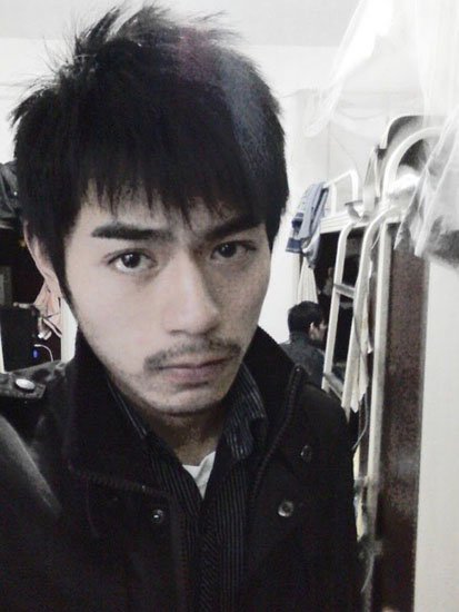 帅哥统统在民间 最帅地铁司机走红