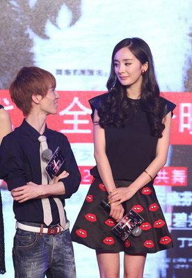 55米,但实际只有1.47米.看看杨幂和郭敬明这"最萌身高差.