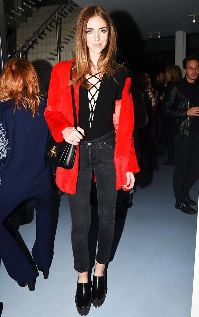 今天穿什么：绑带衣成今秋时装周最火单品