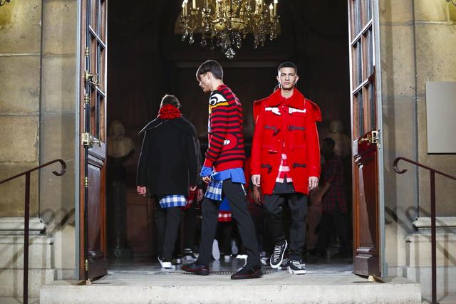 纪梵希大秀网红肯豆许魏洲助阵 中国龙来到巴