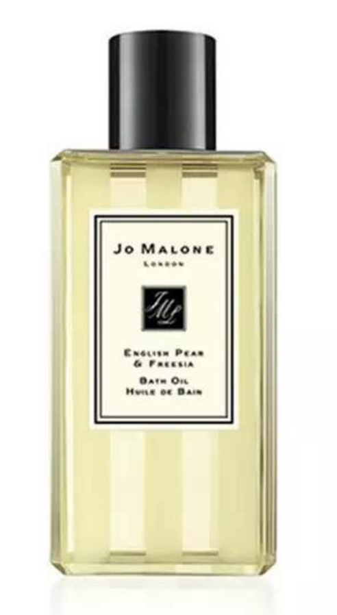 关晓彤的美腿真是开了挂,和超模同框都没在怕!