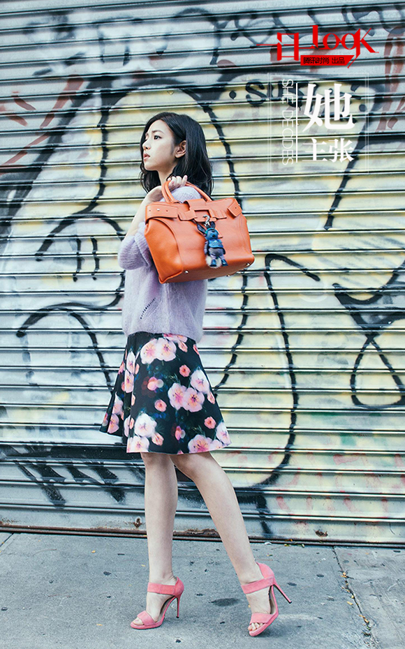 一日一look 陈妍希软萌大毛衣化身女主角
