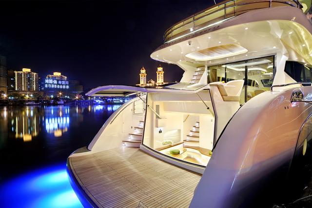 中国人玩游艇 是要party boat