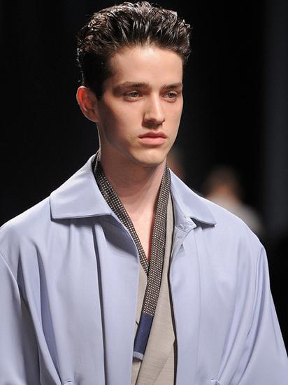 <em>学生</em>头PK<em>大背头</em> 解读2014春夏男士<em>发型</em>阵营_