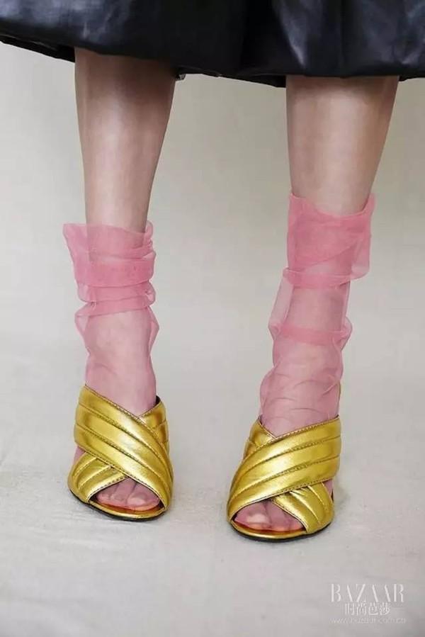 哦耶~小时候穿的水晶袜又回归了!