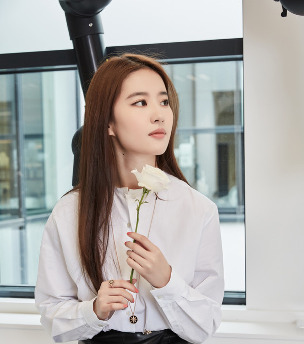 为啥刘亦菲从来不留刘海?原来原因都在这里