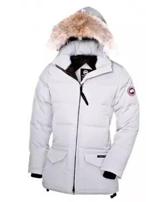 贾静雯穿上羽绒服 依然是个大写的美