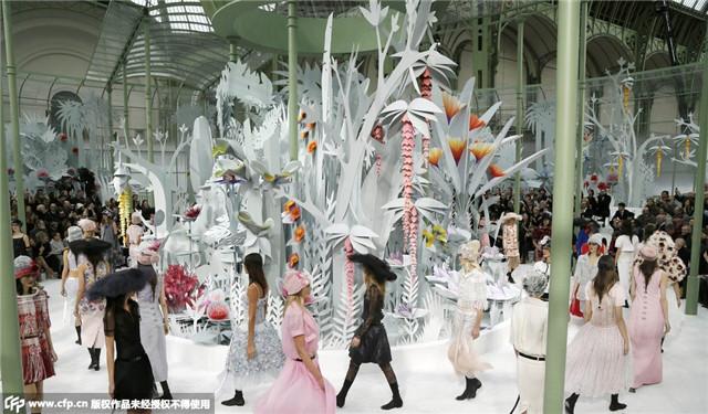 再买上百万一件的衣服?