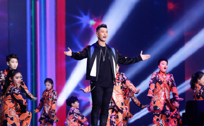 黄晓明带“情敌”帽 这么爱baby她知道嘛