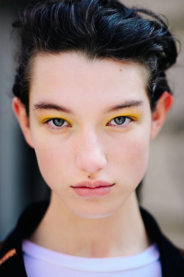 用“五颜六色”对抗肌肤暗沉和痘痘，这样的底妆真是不得了！