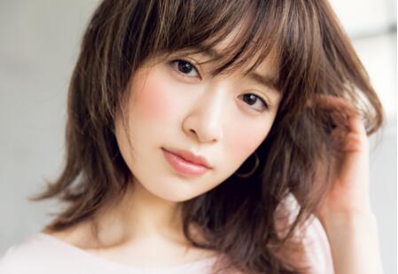 香奈儿也出宿醉妆了 迷死人的秋冬腮红到底怎么画?