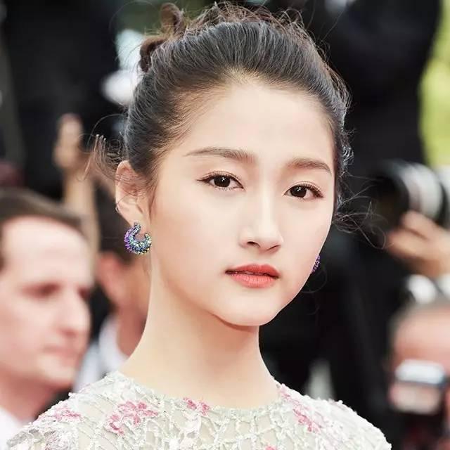 Angelababy的新眼线火爆娱乐圈,她的秘诀是什