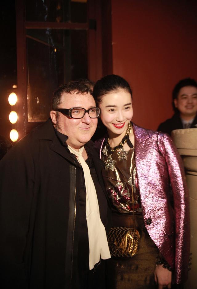 张辛苑不悔“暴走时装周”  