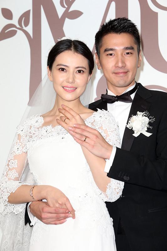 90秒知道:高圆圆带着圆圆的素雅戒指结婚啦