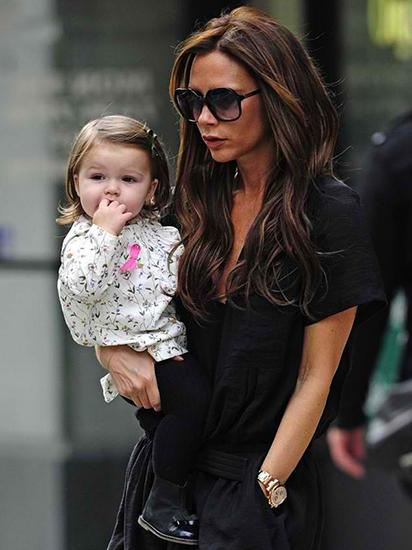 贝嫂自曝隆胸34A到34D 嫌太大又手术缩胸_时尚_腾讯网