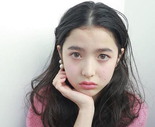 别羡慕混血萝莉啦 她们老得快这事我会说?