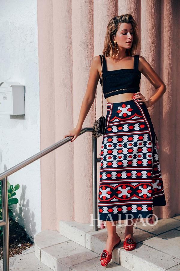 拒绝花花绿绿,度假Style要这么穿才够时髦!