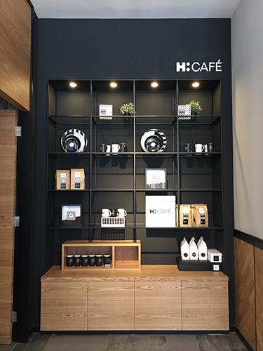 潮牌店里喝咖啡 H:CONNECT×H:CAFE概念旗