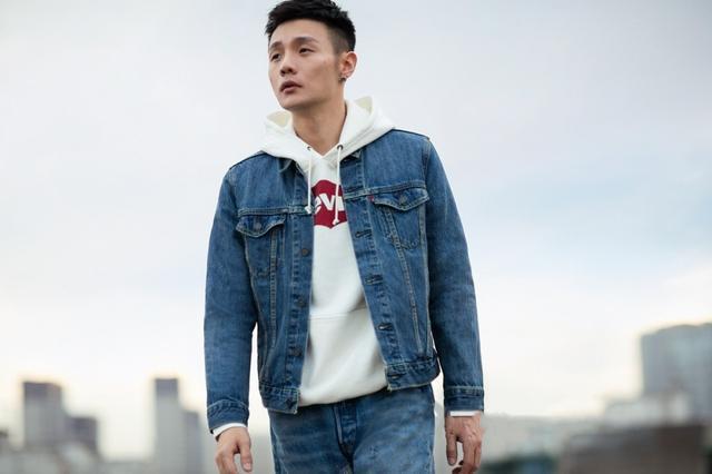 李荣浩穿“心机袜”彰显时尚衣品，网友怀疑这是不是杨丞琳给搭的