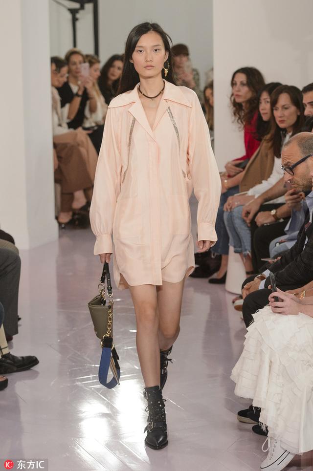 跟着刘诗诗一起真丝shirt 让你美的很高级