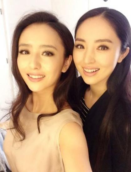 董璇清新大片 撞脸佟丽娅堪称双生姐妹花