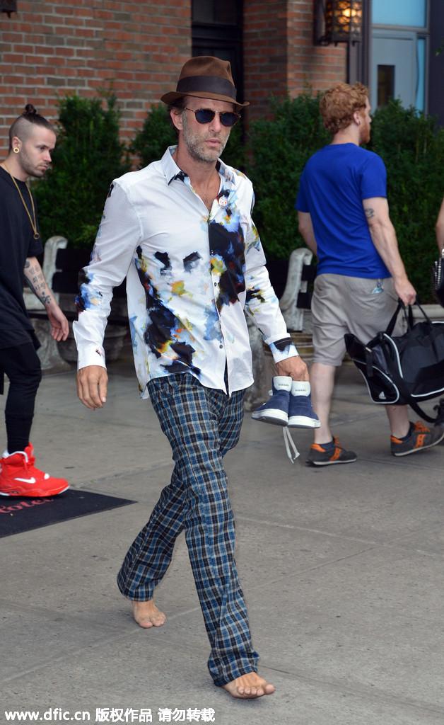 如何把骚气的男士花衬衫穿出帅气感