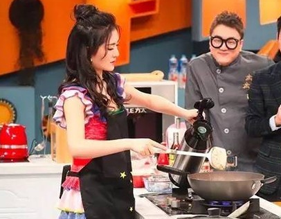 谢娜上综艺头发被说太黑亮？又一个美发界大拿横空出世！