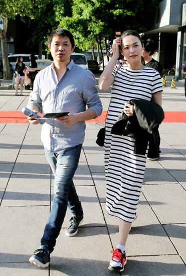 怀孕不忘捞金 姚晨大肚出席活动