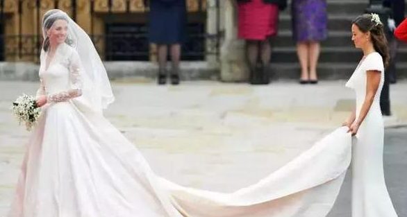 最近流行穿得像王妃,但其实腐国心机NO.1王妃她妹早都开始了