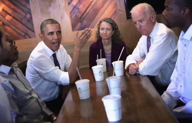 �°����������Ŀ�͵꣬Ҫ���й��������KFC�����ˣ�