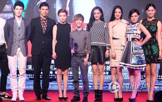 杨幂黑白低调陈学冬撞衫郭德纲 小时代2首映明