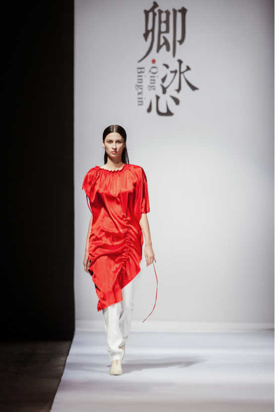 卿冰心2018 SS高级成衣发布会在京顺利举办