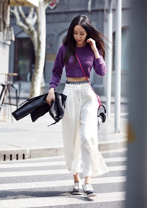 欧美街拍 紧身上衣阔腿裤