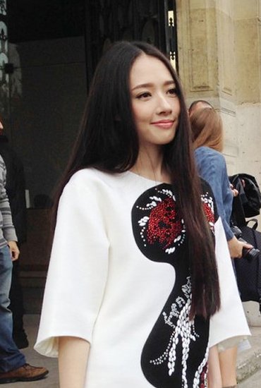 白发魔女尚雯婕再出狠招 华语女星时装周斗艳