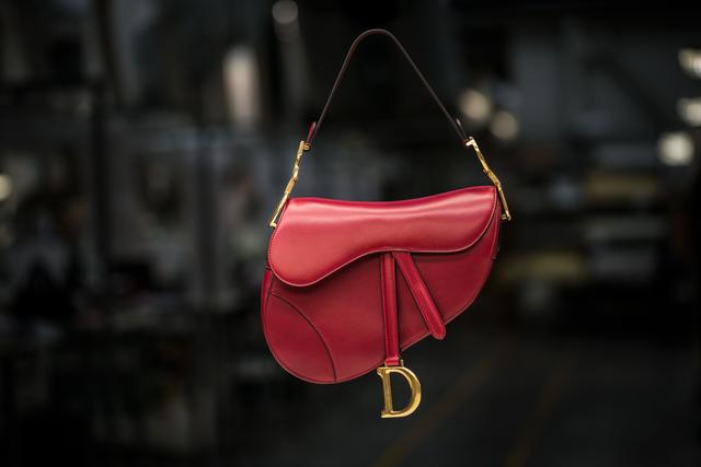 重塑经典 DIOR马鞍包演绎经典之美