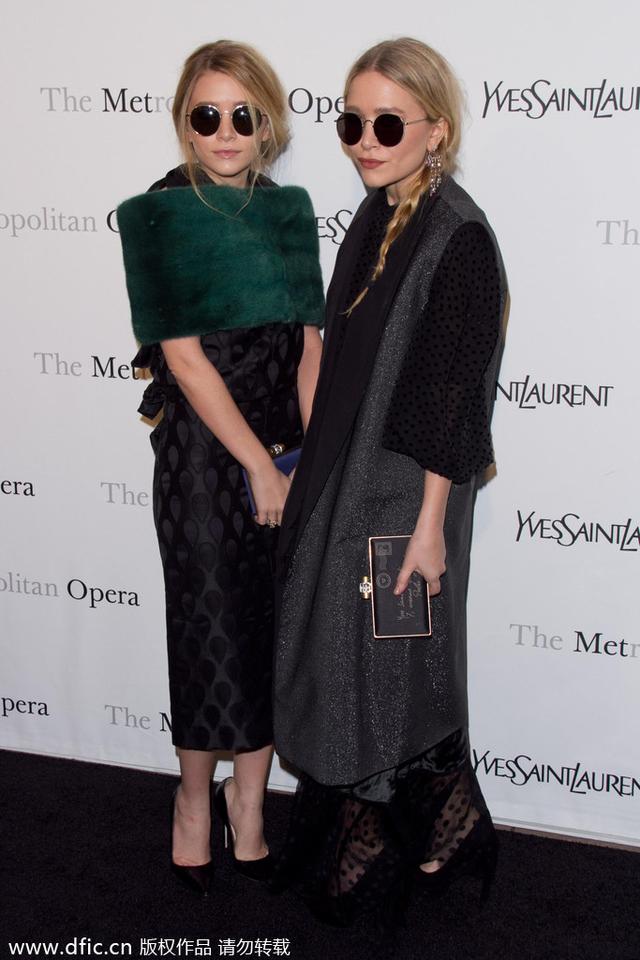 <em>奥尔森姐妹</em>获年度配饰设计师大奖 童星华丽转