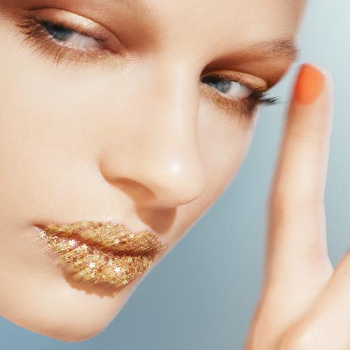 就像阳光亲吻过你的脸庞，Sun-Kissed妆容正当道！