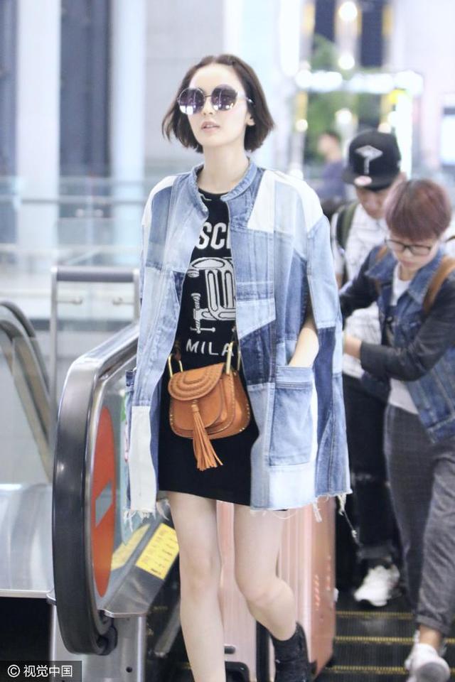 今天穿什么：娜扎毛边牛仔短裙搭配动物短Tee最时尚