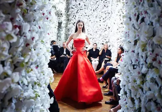 Dior 前设计师跳槽 CALVIN KLEIN,这场万众瞩目的首秀带来了什么惊喜?