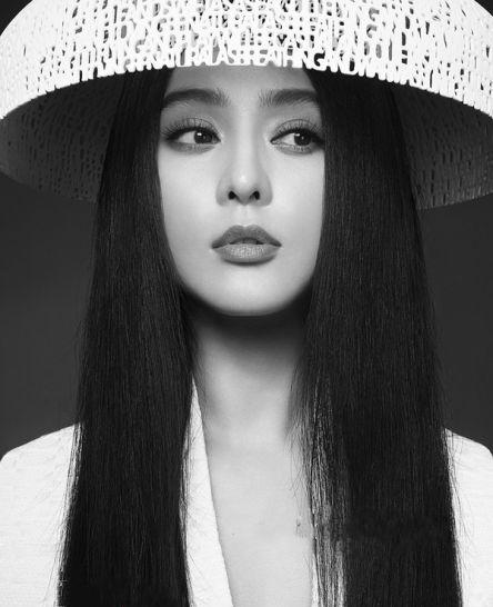 范冰冰出席发布会 痴爱黑长直发型20年