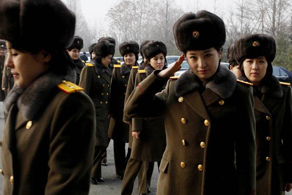 朝鲜空姐首降济南大不同 制服变短变紧了！