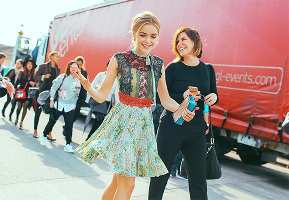 去看时装秀 大咖们都穿了什么去争奇斗艳?