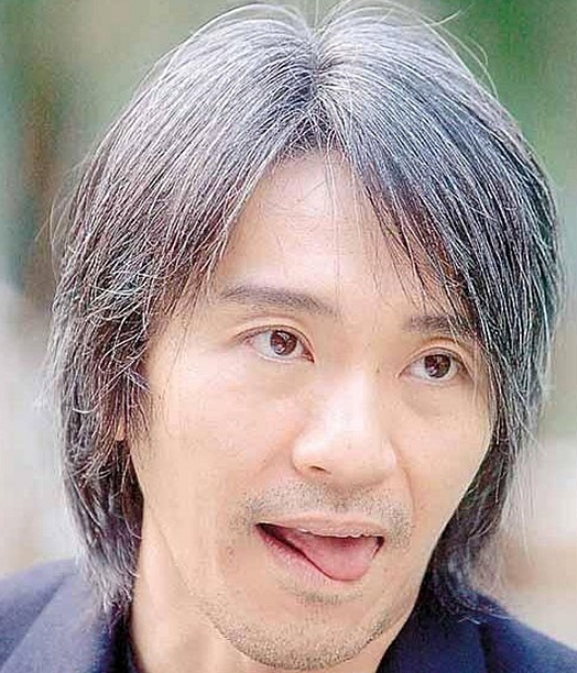 说星爷老了太冤枉 除头发花白一切都没变_时尚_腾讯网