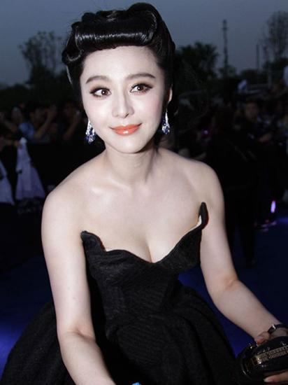 赵薇贴吧a贴吧秀性感秘书都白是真的白女坐姿全身大腿图片