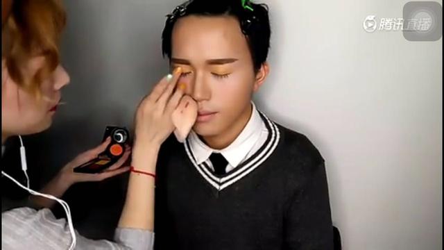 天啦噜!男生化妆后秒变“天仙”,美到没天理