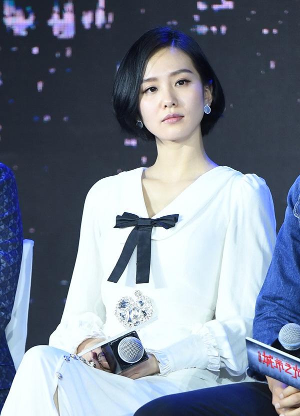 倪妮诗诗仙气飘阿飘 全靠天鹅颈来撑腰！