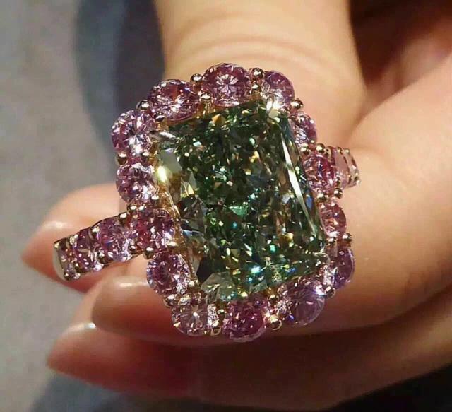 全球最大鲜彩绿色钻石，1.3亿港元刷新绿钻世界成交记录
